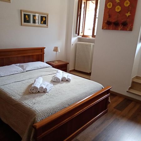 La Dimora Di Pietra Apartment Gubbio Bagian luar foto