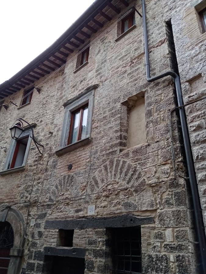 La Dimora Di Pietra Apartment Gubbio Bagian luar foto