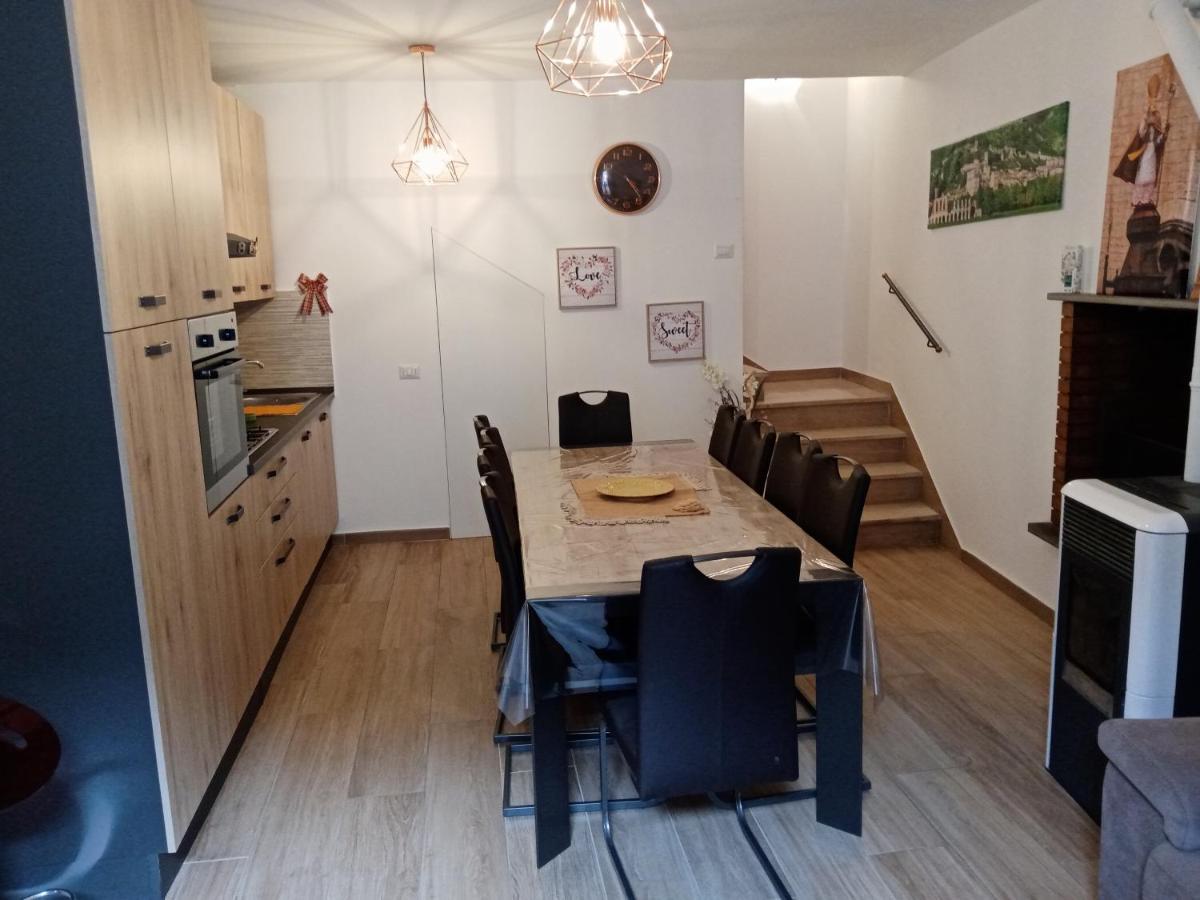 La Dimora Di Pietra Apartment Gubbio Bagian luar foto