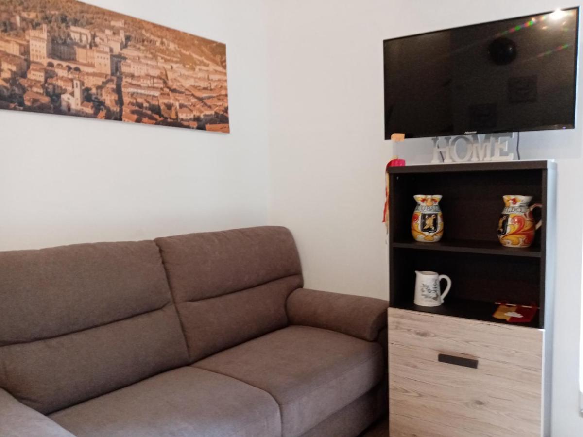 La Dimora Di Pietra Apartment Gubbio Bagian luar foto
