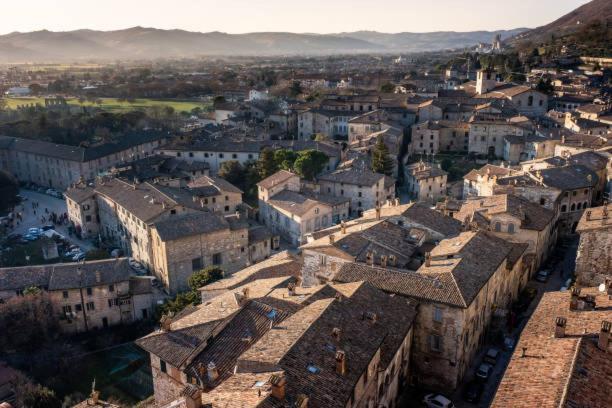 La Dimora Di Pietra Apartment Gubbio Bagian luar foto