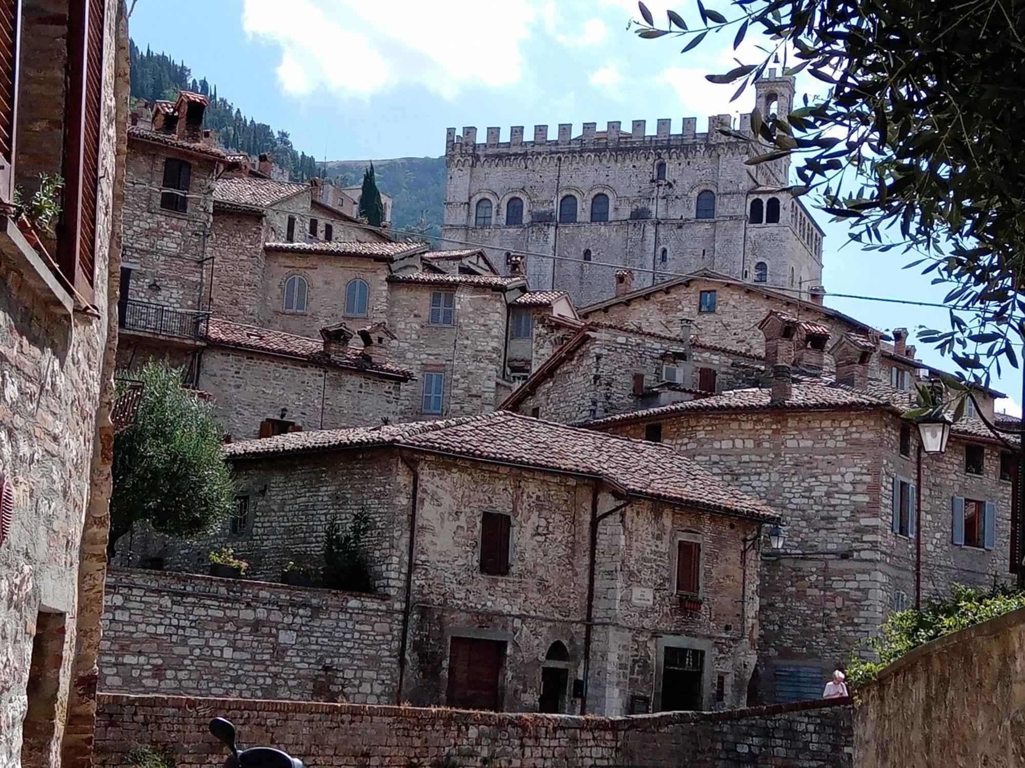 La Dimora Di Pietra Apartment Gubbio Bagian luar foto