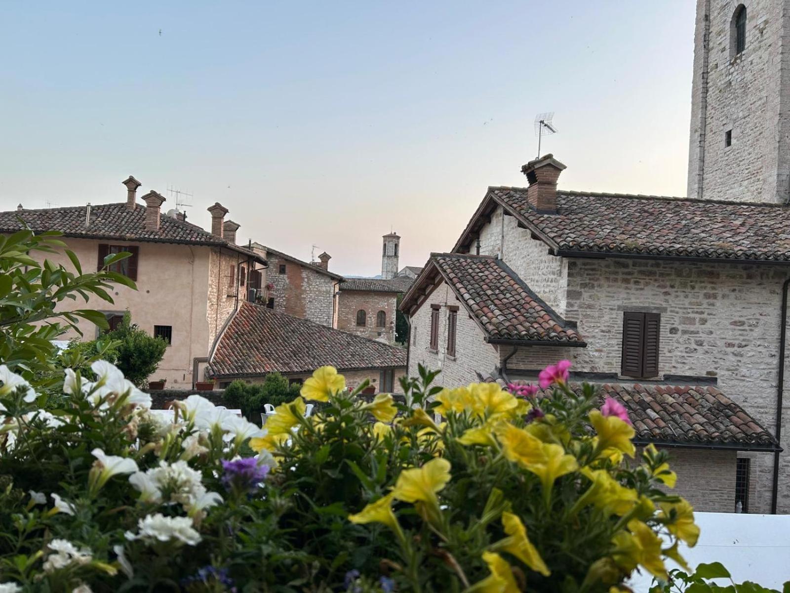 La Dimora Di Pietra Apartment Gubbio Bagian luar foto